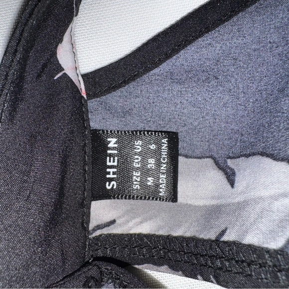 SHEIN Sleeveless Feather Top Size M‎ - Picture 4 of 4